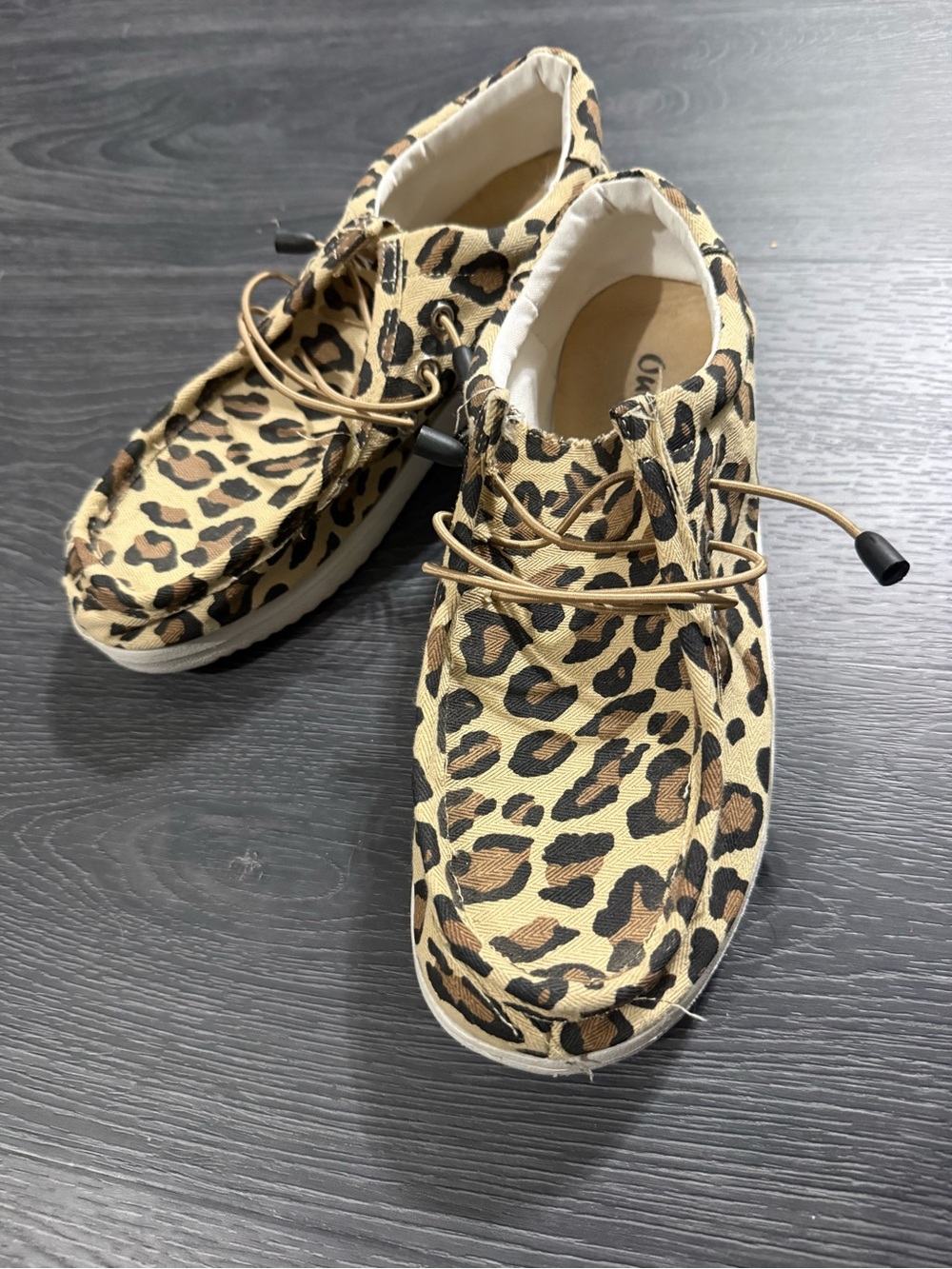 Outwoods White Canvas Slip-On Shoes with Tan Insole